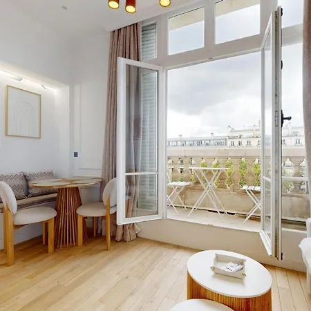 Bluestay 249 - Superbe Champs Elysees Appartement